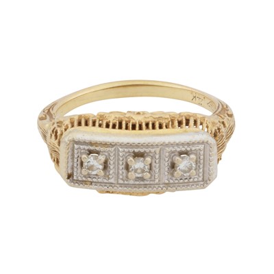 Lot 304 - A diamond three stone ring