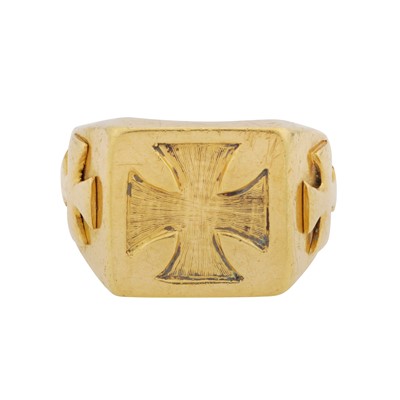 Lot 285 - A Maltese cross ring