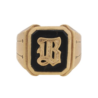 Lot 163 - An onyx monogrammed signet ring