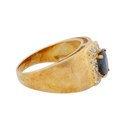 Lot 32 - A sapphire and diamond ring