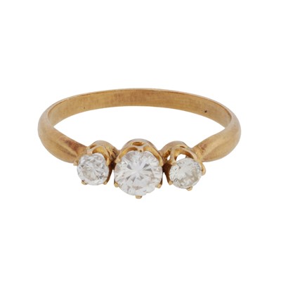Lot 193 - A three stone diamond ring