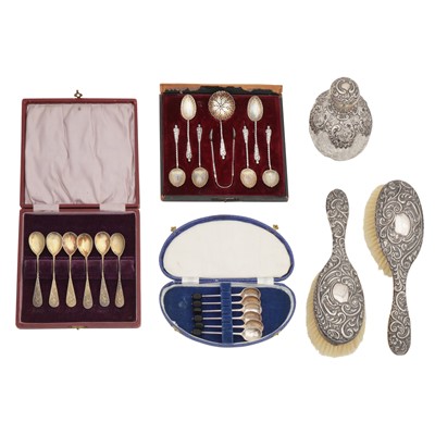 Lot 760 - A mixed group of silver