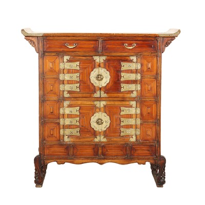 Lot 270 - A Korean 'morijang' headside chest, Joseon dynasty, 19th century