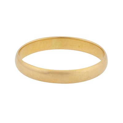 Lot 295 - A band ring