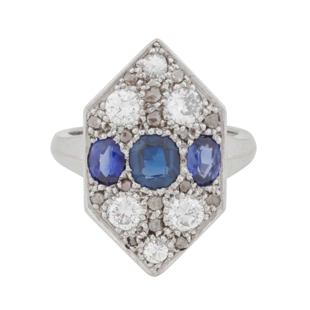 Lot 54 - An hexagonal sapphire and diamond ring