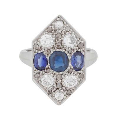 Lot 54 - An hexagonal sapphire and diamond ring