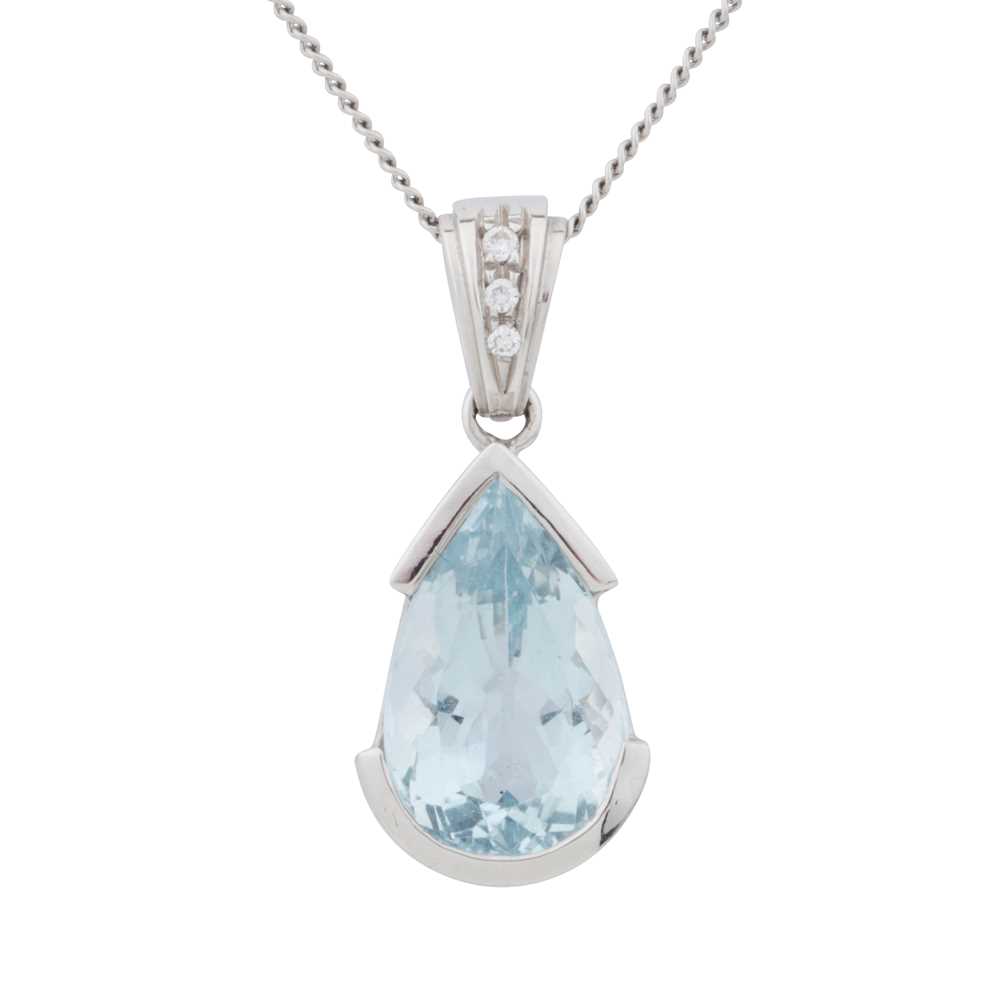Lot 72 - An aquamarine and diamond pendant necklace