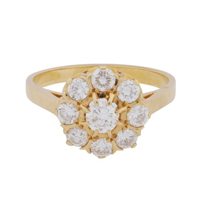 Lot 203 - A diamond cluster ring