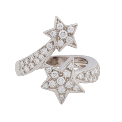 Lot 343 - A diamond comète ring