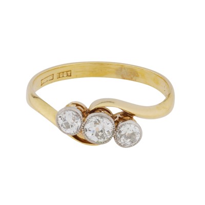 Lot 199 - A three-stone diamond ring