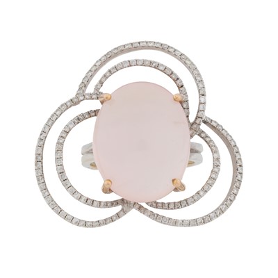 Lot 89 - A quartz and diamond ring