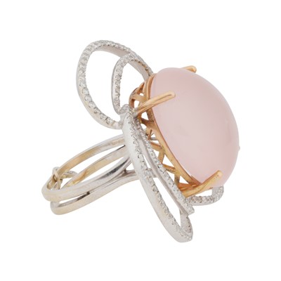 Lot 89 - A quartz and diamond ring