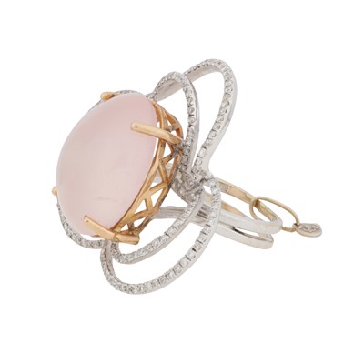 Lot 89 - A quartz and diamond ring