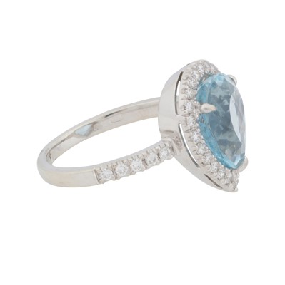 Lot 71 - A topaz and diamond halo ring