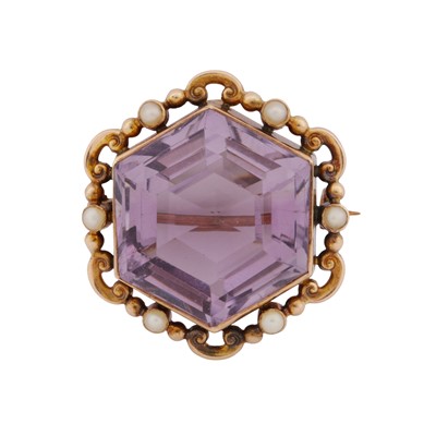 Lot 220 - An amethyst and seed pearl brooch