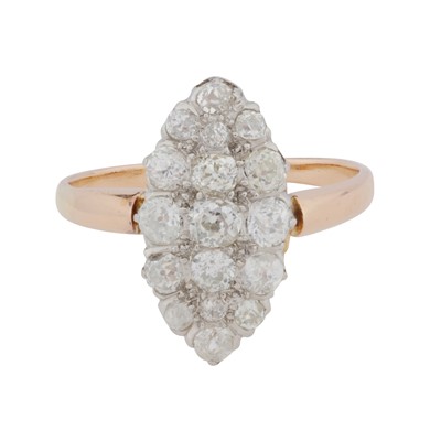 Lot 326 - A diamond lozenge ring