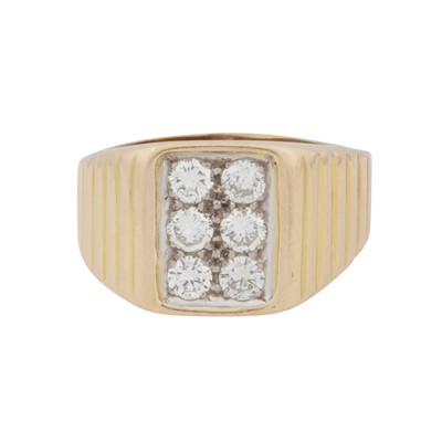 Lot 200 - A diamond signet ring