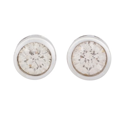 Lot 353 - A pair of diamond stud earrings