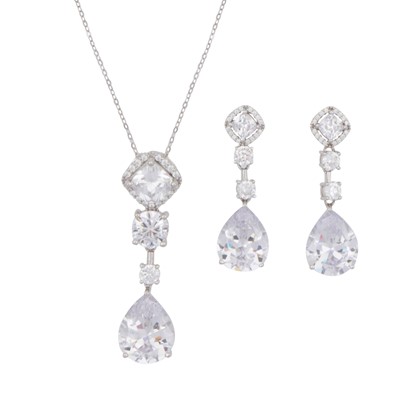 Lot 73 - A cubic zirconia earring and pendant suite