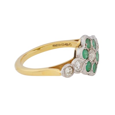 Lot 93 - An emerald and diamond flower ring