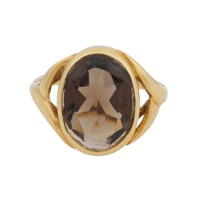 Lot 164 - A smoky quartz single stone ring