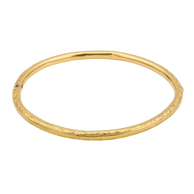 Lot 341 - A bangle