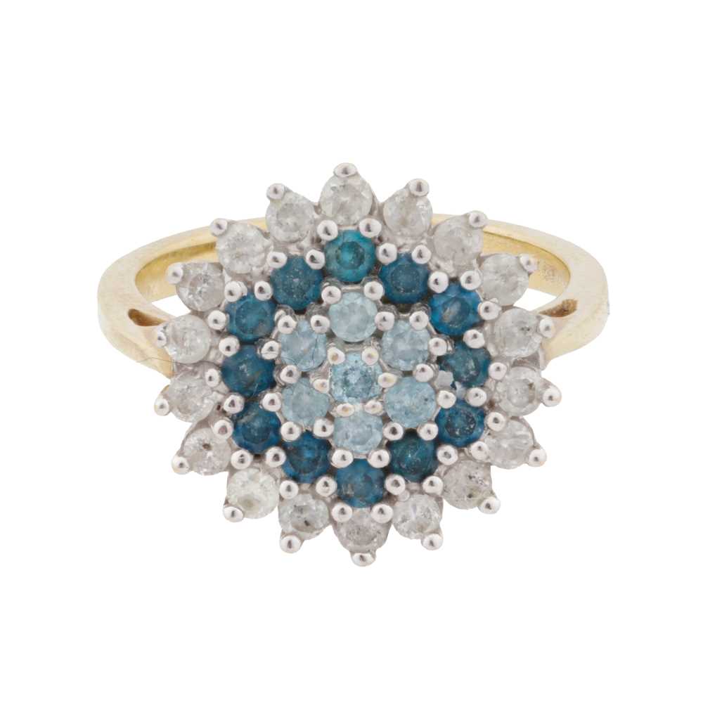 Lot 73 - A diamond cluster ring
