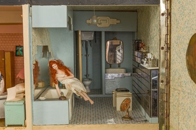 Lot 1 - Dolls House in the form of a 1930s Art Deco Detached House