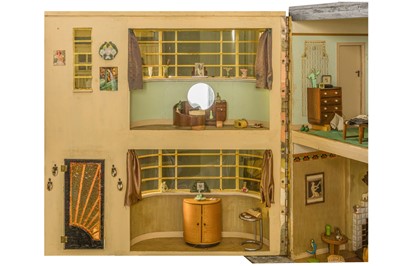 Lot 1 - Dolls House in the form of a 1930s Art Deco Detached House