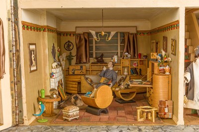 Lot 1 - Dolls House in the form of a 1930s Art Deco Detached House
