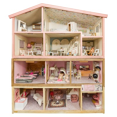 Lot 34 - Beauty Studio