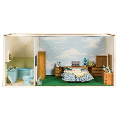 Lot 104 - 1970s Bedroom