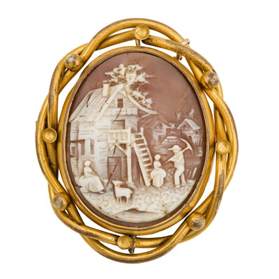 Lot 266 - A shell cameo brooch