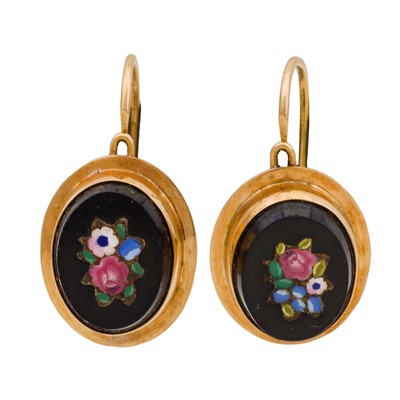 Lot 200 - A pair of hardstone earrings