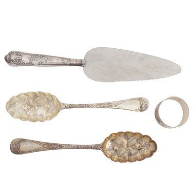 Lot 704 - A mixed group of sterling silver