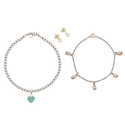 Lot 426 - A collection of Mikimoto and Tiffany & Co. jewellery