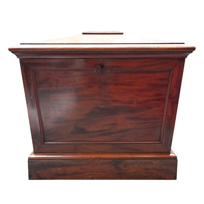 Lot 191 - A Late Regency mahogany cellarette