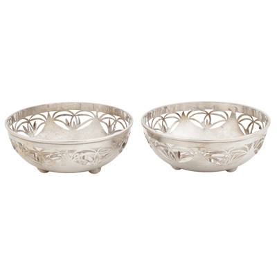 Lot 658 - A pair of late 20th century continental sterling silver bowls