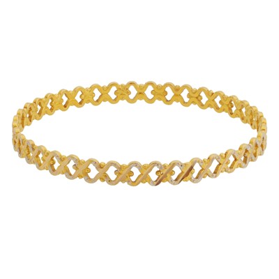 Lot 366 - A textured bangle