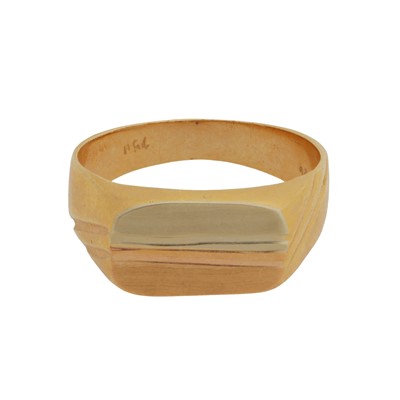 Lot 332 - A signet ring