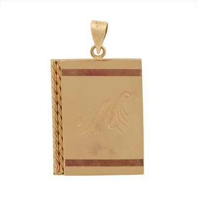 Lot 364 - A letter M pendant