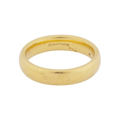 Lot 339 - A gold band