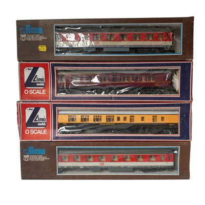 Lot 373 - A large box of assorted O Gauge Lima rolling stock