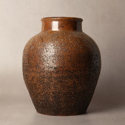 Lot 50 - A Japanese Shigaraki stoneware jar, tsubo, 20th century