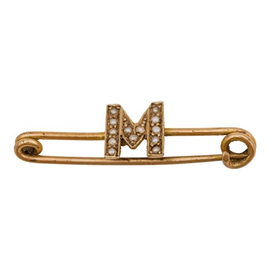 Lot 374 - A seed pearl initial pin brooch
