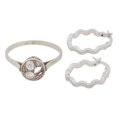Lot 153 - A ring and pair of earrings