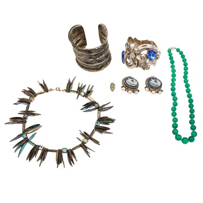 Lot 462 - A collection of silver and costume jewellery