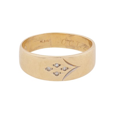 Lot 371 - A diamond band