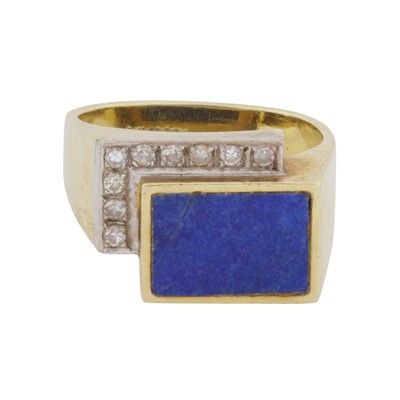 Lot 4 - A lapis lazuli and diamond ring