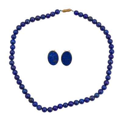 Lot 5 - A lapis lazuli necklace and earring suite
